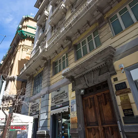 Depretis19 住宿加早餐酒店 那不勒斯